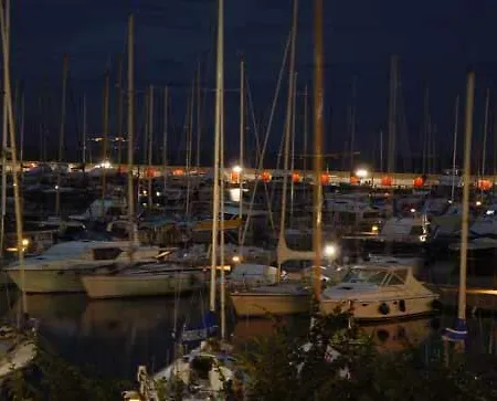 Yacht Hotel en barco Punta Ala